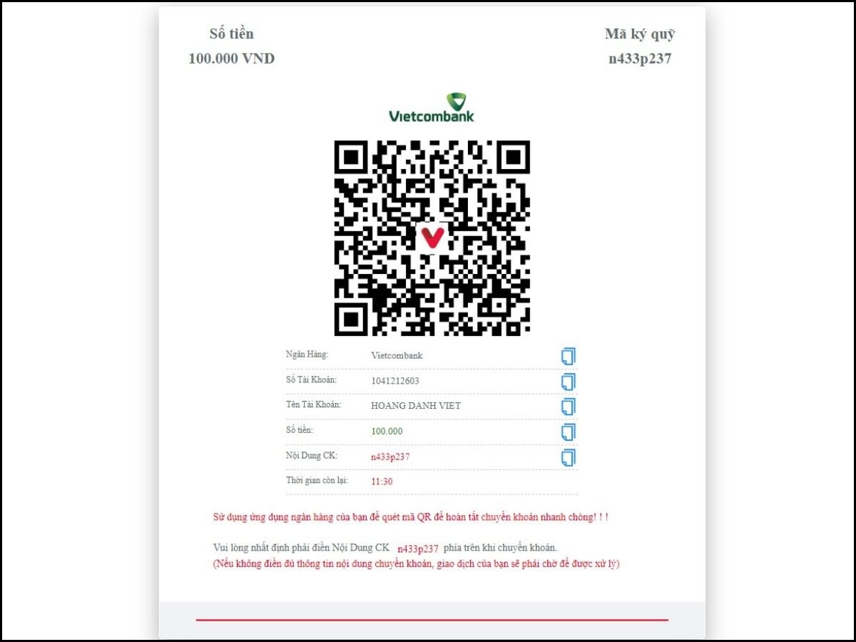 người chơi quét mã qr để chuyển khoản ngân hàng
